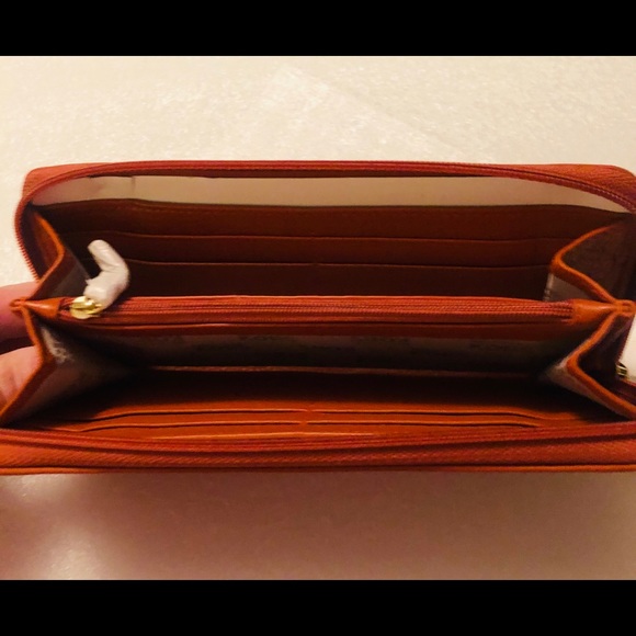 Michael Kors Wallet - Picture 3 of 4